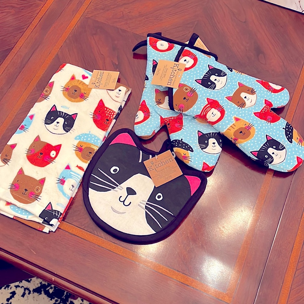 For a Well-dressed Kitchen Fun Cat Print Dish Towel, Oven Mitts, and Pot Holder